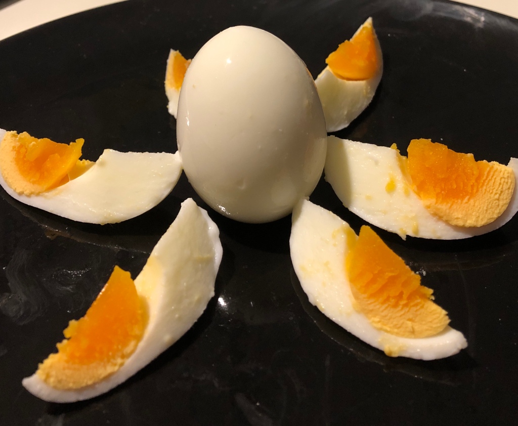 L'uovo sodo a microonde, con l'apposita gallinella cuoci uova